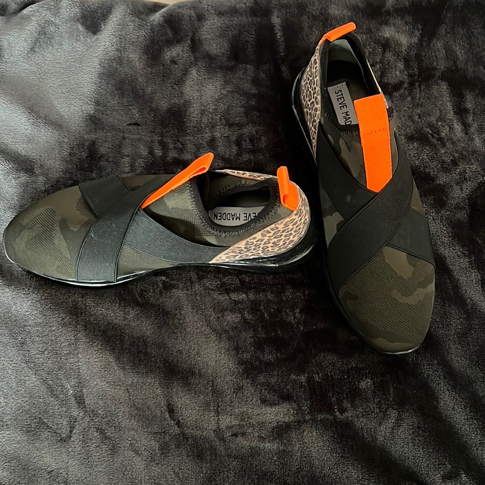 Steve Madden Sneaker, Size 9, Camo with Leopard print along the heel
